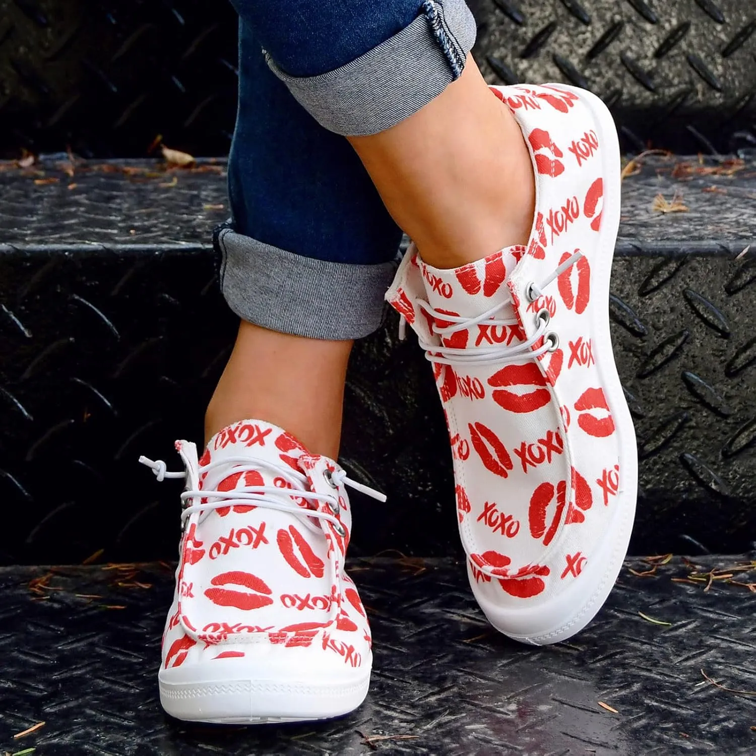 Gumipy Women's Canvas Shoes Valentine's Day Lace-Up Loafers Love Heart Print Sneaker Comfortable Lightweight Walking Shoes